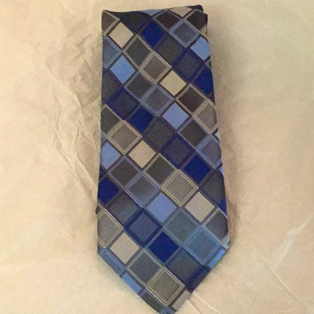 KENNETH COLE REACTION” Tie Lovely 🌹🦋